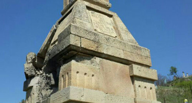Monument to World War II participants blown up in Sogratl village, Dagestan, May 9, 2014. Photo: http://alsuguri.ru Monument to World War II participants blown up in Sogratl village, Dagestan, May 9, 2014. Photo: http://alsuguri.ru