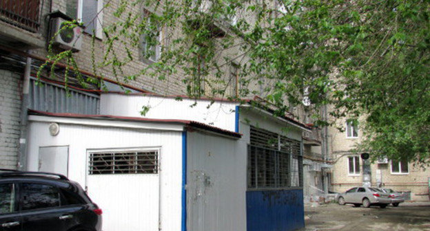 Ventilation extension, built under the windows of The Chicherov’s apartment. Volgograd, May 7, 2014. Photo by Vyacheslav Yaschenko for the ‘Caucasian Knot’. Ventilation extension, built under the windows of The Chicherov’s apartment. Volgograd, May 7, 2014. Photo by Vyacheslav Yaschenko for the ‘Caucasian Knot’.