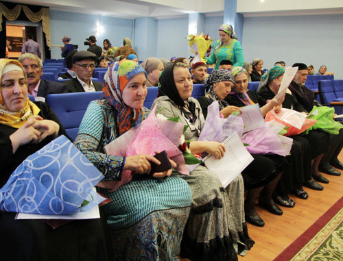 Residents of the emergency house in Akhmat Kadyrov Street receive new flats. Grozny, May 10, 2014. Photo by press-service of Grozny Mayor, http://grozmer.ru/news/1834-vydacha-kvartir.html Residents of the emergency house in Akhmat Kadyrov Street receive new flats. Grozny, May 10, 2014. Photo by press-service of Grozny Mayor, http://grozmer.ru/news/1834-vydacha-kvartir.html