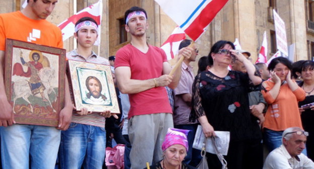Protest action demanding to amend ante-discrimination law. Tbilisi, May 17, 2014. Photo by Inna Kukudzhanova for the ‘Caucasian Knot’. Protest action demanding to amend ante-discrimination law. Tbilisi, May 17, 2014. Photo by Inna Kukudzhanova for the ‘Caucasian Knot’.