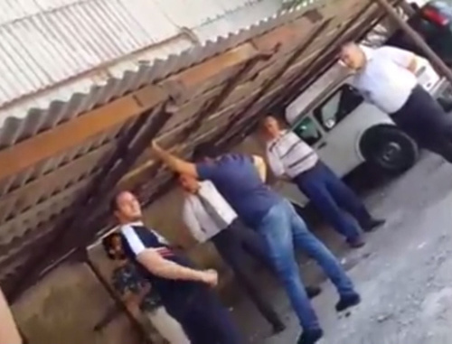 Attack on the reporter of the Azerbaijani Service of Radio Liberty, May 16, recorded by the witness and published on Radio Azadlyg website, http://www.azadliq.org/media/video/25387222.html Attack on the reporter of the Azerbaijani Service of Radio Liberty, May 16, recorded by the witness and published on Radio Azadlyg website, http://www.azadliq.org/media/video/25387222.html