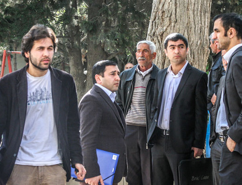 Supporters of Anar Mamedli gathering near the Baku Court of Grave Crimes prior to the court session. Baku, April. Photo by Aziz Karimov for the ‘Caucasian Knot’. Supporters of Anar Mamedli gathering near the Baku Court of Grave Crimes prior to the court session. Baku, April. Photo by Aziz Karimov for the ‘Caucasian Knot’.