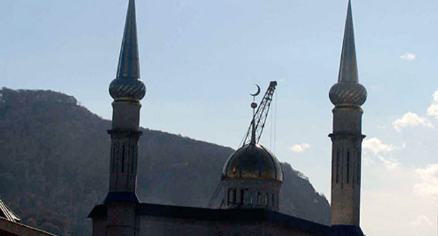 Karachaevo-Cherkesia, Mosque of Karachaevsk. Photo of "Caucasian Knot"