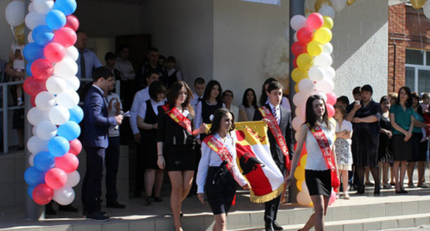 ‘Last Bell’ event. Vladikavkaz, May 24, 2014. Photo: http://www.vladikavkaz-osetia.ru ‘Last Bell’ event. Vladikavkaz, May 24, 2014. Photo: http://www.vladikavkaz-osetia.ru
