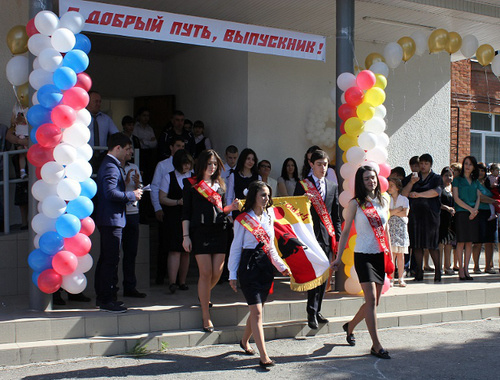 ‘Last Bell’ event. Vladikavkaz, May 24, 2014. Photo: http://www.vladikavkaz-osetia.ru ‘Last Bell’ event. Vladikavkaz, May 24, 2014. Photo: http://www.vladikavkaz-osetia.ru