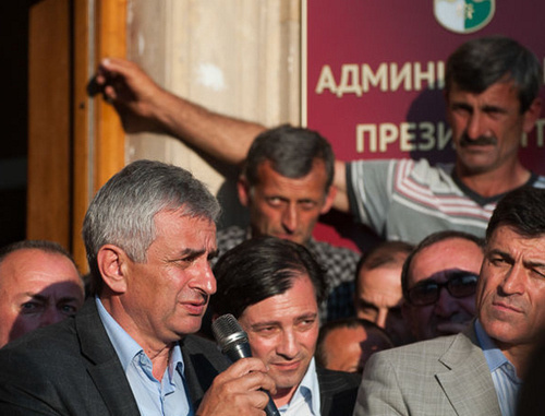 Opposition rally in Sukhumi, May 27, 2014, in the front - Raul Khajimba. Photo by Nina Zotina, ЮГА.РУ Opposition rally in Sukhumi, May 27, 2014, in the front - Raul Khajimba. Photo by Nina Zotina, ЮГА.РУ