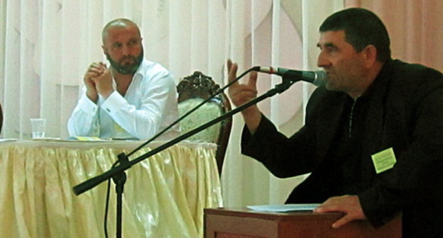 Kazikhan Kurbanov, a member of the anti-corruption council of the Tabasaran District, makes a speech at the "Extraordinary Congress of Dagestani Nations". Makhachkala, May 31, 2014. Photo by Idris Yusupov Kazikhan Kurbanov, a member of the anti-corruption council of the Tabasaran District, makes a speech at the "Extraordinary Congress of Dagestani Nations". Makhachkala, May 31, 2014. Photo by Idris Yusupov