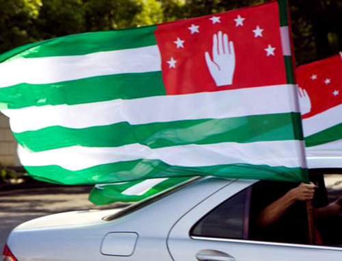 Flag of the Republic of Abkhazia. Photo: Yuri Timofeyev (RFE/RL) Flag of the Republic of Abkhazia. Photo: Yuri Timofeyev (RFE/RL)