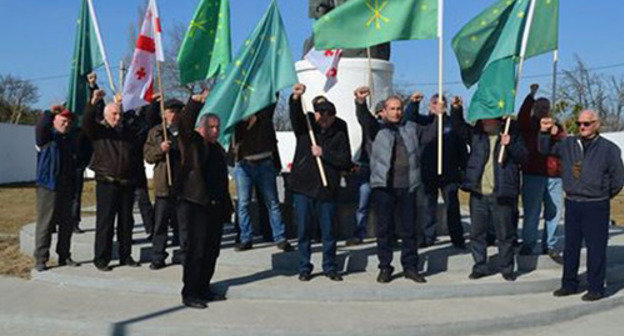The action of the Circassians near the memorial to the victims of genocide in Anakliya. February 7, 2014. Photo http://avrom-caucasus.livejournal.com/331595.html The action of the Circassians near the memorial to the victims of genocide in Anakliya. February 7, 2014. Photo http://avrom-caucasus.livejournal.com/331595.html