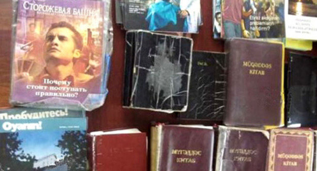 Literature of Jehovah's Witnesses. Photo http://haqqin.az/ Literature of Jehovah's Witnesses. Photo http://haqqin.az/