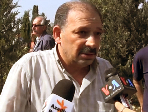 Rauf Mirkadirov at the funeral of his father. Baku, May 24, 2014. Screenshot from video made by Azadlyg Radio (RFE/RL), http://www.radioazadlyg.org/media/video/25396962.html Rauf Mirkadirov at the funeral of his father. Baku, May 24, 2014. Screenshot from video made by Azadlyg Radio (RFE/RL), http://www.radioazadlyg.org/media/video/25396962.html