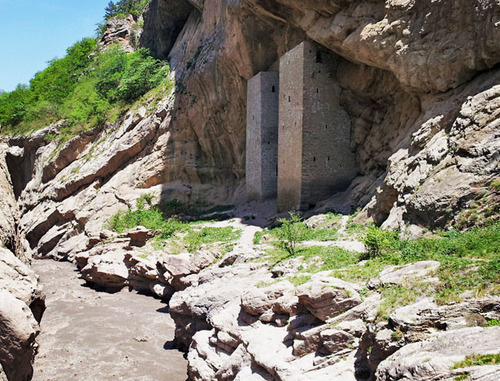 The Argun river and medieval rock towers. The village of Ushkaloy, Itum-Kalin District. October 2013. Photo by Magomed Magomedov for the "Caucasian Knot" The Argun river and medieval rock towers. The village of Ushkaloy, Itum-Kalin District. October 2013. Photo by Magomed Magomedov for the "Caucasian Knot"