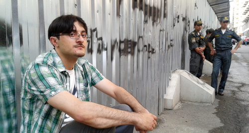 Activist of the initiative group "Save Afrikyan's Clubhouse" near the building fence at the house No. 11 in Teryan Street which is a subject to demolition. Yerevan, June 11, 2014. Photo by Armine Martirosyan for the "Caucasian Knot" Activist of the initiative group "Save Afrikyan's Clubhouse" near the building fence at the house No. 11 in Teryan Street which is a subject to demolition. Yerevan, June 11, 2014. Photo by Armine Martirosyan for the "Caucasian Knot"