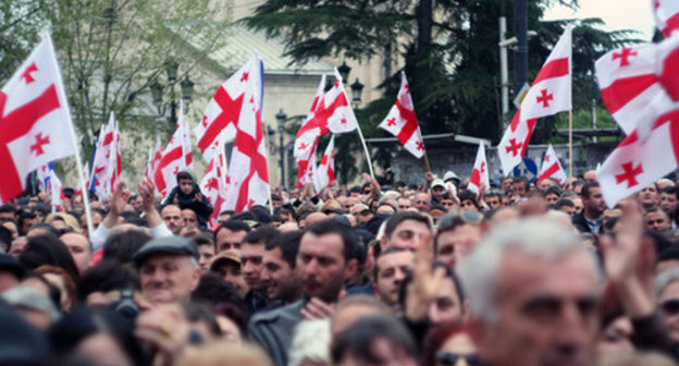 Participants of a rally of the "United National Movement" with the flags of Georgia. Tbilisi, March 27, 2013. Photo by Anna Konoplyova for the "Caucasian Knot" Participants of a rally of the "United National Movement" with the flags of Georgia. Tbilisi, March 27, 2013. Photo by Anna Konoplyova for the "Caucasian Knot"