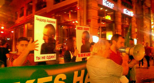 Circassian community protesting against persecution of Andzor Akhokhov. Istanbul, June 21, 2014. Photo: www.ozgurcerkes.com Circassian community protesting against persecution of Andzor Akhokhov. Istanbul, June 21, 2014. Photo: www.ozgurcerkes.com
