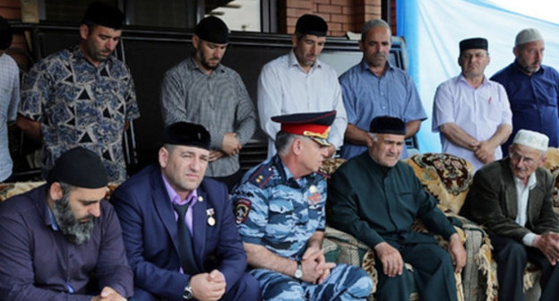 Chechnya MIA head Ruslan Alkhanov (in the centre) gives his condolences to the relatives of policeman Akhmed Dopaev killed in Grozny on June 22, 2014. Photo by Chechnya MIA head, http://95.mvd.ru/news/item/2315395 Chechnya MIA head Ruslan Alkhanov (in the centre) gives his condolences to the relatives of policeman Akhmed Dopaev killed in Grozny on June 22, 2014. Photo by Chechnya MIA head, http://95.mvd.ru/news/item/2315395