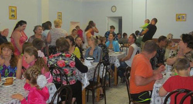 Refugees from Ukraine accommodated in ‘Lebed’ health retreat, KBR, June 19, 2014. Photo: http://kprf.ru Refugees from Ukraine accommodated in ‘Lebed’ health retreat, KBR, June 19, 2014. Photo: http://kprf.ru