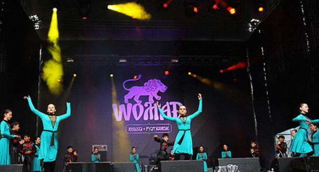 Artist performance at WOMAD Russia. Photo: http://womadrussia.ru/festival/photogallery/17/ Artist performance at WOMAD Russia. Photo: http://womadrussia.ru/festival/photogallery/17/