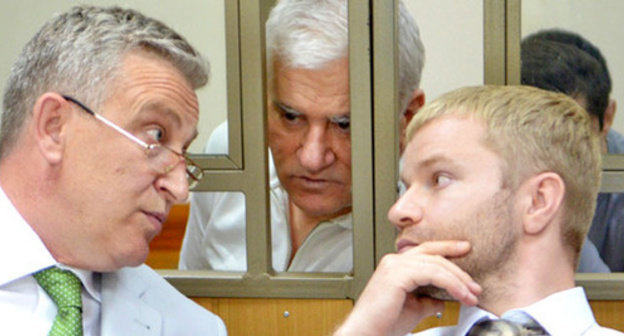 Said Amirov (in the centre) talking to his advocate during court session. Rostov-on-Don, June 2014. Photo by Oleg Pchelov for the ‘Caucasian Knot’. Said Amirov (in the centre) talking to his advocate during court session. Rostov-on-Don, June 2014. Photo by Oleg Pchelov for the ‘Caucasian Knot’.
