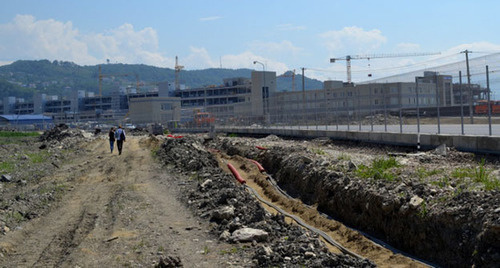Cable-laying to the Olympic palaces. Sochi, summer 2013. Photo by Svetlana Kravchenko for the "Caucasian Knot" Cable-laying to the Olympic palaces. Sochi, summer 2013. Photo by Svetlana Kravchenko for the "Caucasian Knot"