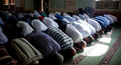 Believers during the prayer. Photo by Aziz Karimov for the "Caucasian Knot" Believers during the prayer. Photo by Aziz Karimov for the "Caucasian Knot"