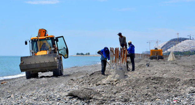 Shore protection works in Imereti Lowland. Sochi, June 2013. Photo by Svetlana Kravchenko for the "Caucasian Knot" Shore protection works in Imereti Lowland. Sochi, June 2013. Photo by Svetlana Kravchenko for the "Caucasian Knot"