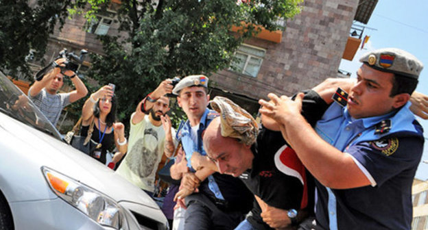 A protest action against price hike on electricity. Yerevan, June 23, 2014. Photo: Narek Ateksanyan, http://hetq.am/ A protest action against price hike on electricity. Yerevan, June 23, 2014. Photo: Narek Ateksanyan, http://hetq.am/