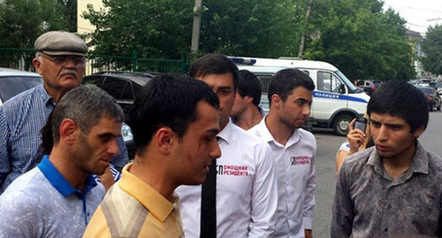 Activists of the movement "I'm President's Assistant". Makhachkala, July 3, 2014. Photo http://www.riadagestan.ru/ Activists of the movement "I'm President's Assistant". Makhachkala, July 3, 2014. Photo http://www.riadagestan.ru/