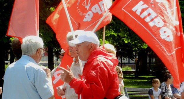 CPRF representatives at the action "June 12 is a day of the unfulfilled hopes". Volgograd, June 12, 2014. Photo by Tatyana Filimonova for the "Caucasian Knot" CPRF representatives at the action "June 12 is a day of the unfulfilled hopes". Volgograd, June 12, 2014. Photo by Tatyana Filimonova for the "Caucasian Knot"