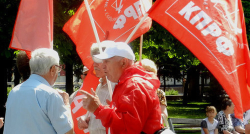 CPRF representatives at the action "June 12 is a day of the unfulfilled hopes". Volgograd, June 12, 2014. Photo by Tatyana Filimonova for the "Caucasian Knot" CPRF representatives at the action "June 12 is a day of the unfulfilled hopes". Volgograd, June 12, 2014. Photo by Tatyana Filimonova for the "Caucasian Knot"
