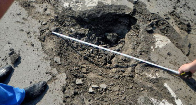 Trace of a fired shell at the checkpoint "Novoshakhtinsk". Rostov Region, July 3, 2014. Photo: Federal Customs Service, http://customs.ru/ Trace of a fired shell at the checkpoint "Novoshakhtinsk". Rostov Region, July 3, 2014. Photo: Federal Customs Service, http://customs.ru/