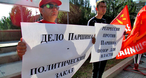 Rally in support of the First Secretary of the Stalingrad CPRF Committee Nikolai Parshin, who was stripped from his parliamentary immunity. Volzhsky, July 9, 2014. Photo by Vyacheslav Yaschenko for the ‘Caucasian Knot’. Rally in support of the First Secretary of the Stalingrad CPRF Committee Nikolai Parshin, who was stripped from his parliamentary immunity. Volzhsky, July 9, 2014. Photo by Vyacheslav Yaschenko for the ‘Caucasian Knot’.