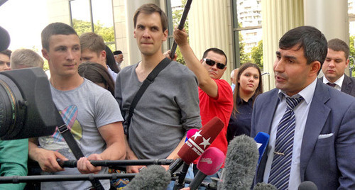 Advocate of the defendant Orkhan Zeinalov talking to journalists. Moscow, July 6, 2014. Photo by Yulia Buslavskaya for the ‘Caucasian Knot’. Advocate of the defendant Orkhan Zeinalov talking to journalists. Moscow, July 6, 2014. Photo by Yulia Buslavskaya for the ‘Caucasian Knot’.