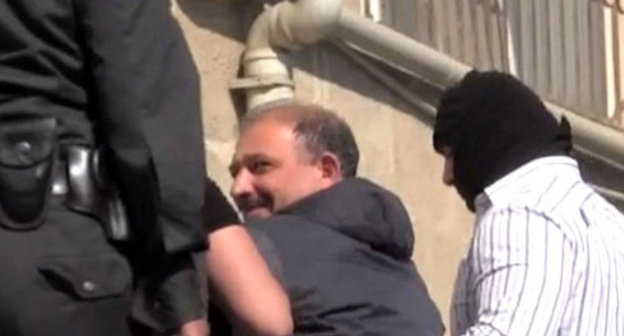Rauf Mirkadirov (in the centre) during his detention. May 6, 2014. Photo: RFE/RL Rauf Mirkadirov (in the centre) during his detention. May 6, 2014. Photo: RFE/RL