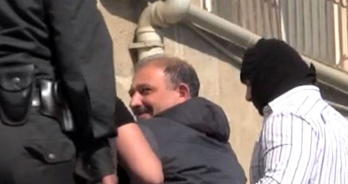 Rauf Mirkadirov (in the centre) during his detention. May 6, 2014. Photo: RFE/RL Rauf Mirkadirov (in the centre) during his detention. May 6, 2014. Photo: RFE/RL