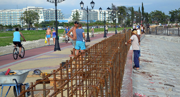 Coast reinforcement resumed on beaches of Imereti Lowland in Sochi. Photo by Svetlana Kravchenko for the ‘Caucasian Knot’. Coast reinforcement resumed on beaches of Imereti Lowland in Sochi. Photo by Svetlana Kravchenko for the ‘Caucasian Knot’.