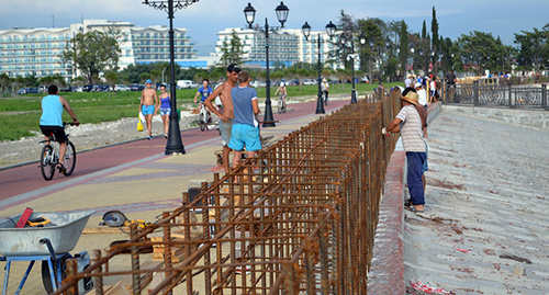 Coast reinforcement resumed on beaches of Imereti Lowland in Sochi. Photo by Svetlana Kravchenko for the ‘Caucasian Knot’. Coast reinforcement resumed on beaches of Imereti Lowland in Sochi. Photo by Svetlana Kravchenko for the ‘Caucasian Knot’.