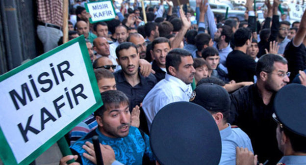 Protest action of the believers against ban on wearing hijabs at school. Baku, October 5, 2012. Photo by Aziz Karimov for the "Caucasian Knot" Protest action of the believers against ban on wearing hijabs at school. Baku, October 5, 2012. Photo by Aziz Karimov for the "Caucasian Knot"
