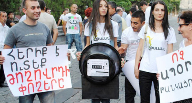 Participants of a torchlight march against increase of electricity tariffs. Yerevan, August 1, 2014. Photo by Arman Garibyan, "Journalists for human rights", http://forrights.am/ Participants of a torchlight march against increase of electricity tariffs. Yerevan, August 1, 2014. Photo by Arman Garibyan, "Journalists for human rights", http://forrights.am/