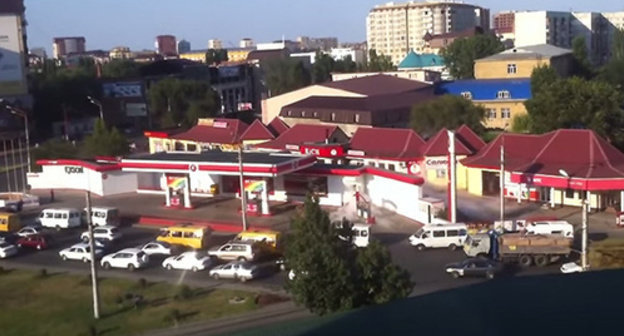 One minute before an explosion occurred in the territory of the fuelling stations in Makhachkala. Photo: screenshot of a video by Artur Umudov, https://www.youtube.com/watch?v=SE0I2t5Q3UM One minute before an explosion occurred in the territory of the fuelling stations in Makhachkala. Photo: screenshot of a video by Artur Umudov, https://www.youtube.com/watch?v=SE0I2t5Q3UM