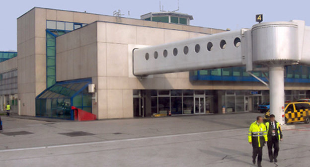 Terminal of the Sarajevo Airport. Photo: Danorton, https://ru.wikipedia.org/wiki/%D0%A1%D0%B0%D1%80%D0%B0%D0%B5%D0%B2%D0%BE_(%D0%B0%D1%8D%D1%80%D0%BE%D0%BF%D0%BE%D1%80%D1%82)#mediaviewer/%D0%A4%D0%B0%D0%B9%D0%BB:SarajevoAirport4.jpg Terminal of the Sarajevo Airport. Photo: Danorton, https://ru.wikipedia.org/wiki/%D0%A1%D0%B0%D1%80%D0%B0%D0%B5%D0%B2%D0%BE_(%D0%B0%D1%8D%D1%80%D0%BE%D0%BF%D0%BE%D1%80%D1%82)#mediaviewer/%D0%A4%D0%B0%D0%B9%D0%BB:SarajevoAirport4.jpg