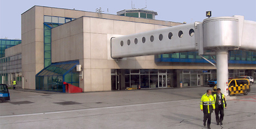 Terminal of the Sarajevo Airport. Photo: Danorton, https://ru.wikipedia.org/wiki/%D0%A1%D0%B0%D1%80%D0%B0%D0%B5%D0%B2%D0%BE_(%D0%B0%D1%8D%D1%80%D0%BE%D0%BF%D0%BE%D1%80%D1%82)#mediaviewer/%D0%A4%D0%B0%D0%B9%D0%BB:SarajevoAirport4.jpg Terminal of the Sarajevo Airport. Photo: Danorton, https://ru.wikipedia.org/wiki/%D0%A1%D0%B0%D1%80%D0%B0%D0%B5%D0%B2%D0%BE_(%D0%B0%D1%8D%D1%80%D0%BE%D0%BF%D0%BE%D1%80%D1%82)#mediaviewer/%D0%A4%D0%B0%D0%B9%D0%BB:SarajevoAirport4.jpg