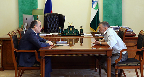 Meeting of Alexander Mukomolov, the head of the Human Rights Council of the Northern Caucasus (to the right) with Yuri Kokov, the acting head of the Kabardino-Balkarian Republic (KBR) (to the left). Photo: http://rozysk.org/i/news872 Meeting of Alexander Mukomolov, the head of the Human Rights Council of the Northern Caucasus (to the right) with Yuri Kokov, the acting head of the Kabardino-Balkarian Republic (KBR) (to the left). Photo: http://rozysk.org/i/news872