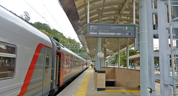 Platform at the railway station in Sochi, August 20, 2014. Photo by Svetlana Kravchenko for the "Caucasian Knot" Platform at the railway station in Sochi, August 20, 2014. Photo by Svetlana Kravchenko for the "Caucasian Knot"