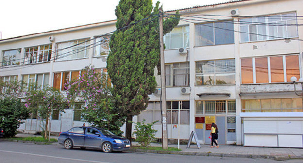 The building where the Central Election Commission (CEC) of Abkhazia is located. Photo by Anzhela Kuchuberiya for the "Caucasian Knot" The building where the Central Election Commission (CEC) of Abkhazia is located. Photo by Anzhela Kuchuberiya for the "Caucasian Knot"