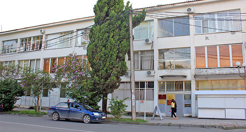 The building where the Central Election Commission (CEC) of Abkhazia is located. Photo by Anzhela Kuchuberiya for the "Caucasian Knot" The building where the Central Election Commission (CEC) of Abkhazia is located. Photo by Anzhela Kuchuberiya for the "Caucasian Knot"