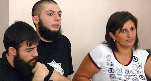 To the right: Sevak Mnatsakanyan, Avetis Avetisyan and advocate Inessa Petrosyan. Photo by Armine Martirosyan for the "Caucasian Knot" To the right: Sevak Mnatsakanyan, Avetis Avetisyan and advocate Inessa Petrosyan. Photo by Armine Martirosyan for the "Caucasian Knot"