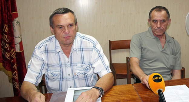 Leader of local communists Igor Vasiliev (on the left), Igor Siskevich – on the right. Photo by Pavel Limanov for the ‘Caucasian Knot’. Leader of local communists Igor Vasiliev (on the left), Igor Siskevich – on the right. Photo by Pavel Limanov for the ‘Caucasian Knot’.