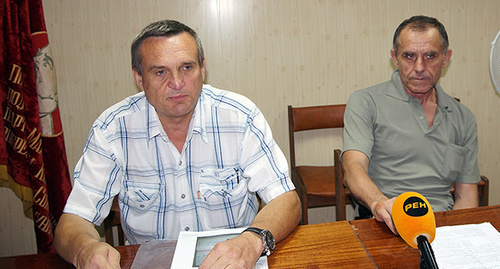Leader of local communists Igor Vasiliev (on the left), Igor Siskevich – on the right. Photo by Pavel Limanov for the ‘Caucasian Knot’. Leader of local communists Igor Vasiliev (on the left), Igor Siskevich – on the right. Photo by Pavel Limanov for the ‘Caucasian Knot’.