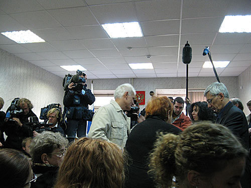 During the trial on Chechen president's suit against the leader of Human rights center "Memorial" Oleg Orlov (on the right), October 6, 2009, Moscow. Photo by the "Caucasian Knot" During the trial on Chechen president's suit against the leader of Human rights center "Memorial" Oleg Orlov (on the right), October 6, 2009, Moscow. Photo by the "Caucasian Knot"